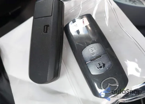 2013 Mazda Mazda3 I Touring z USA, uszkodzony, nr VIN JM1BL1LP9D1794611